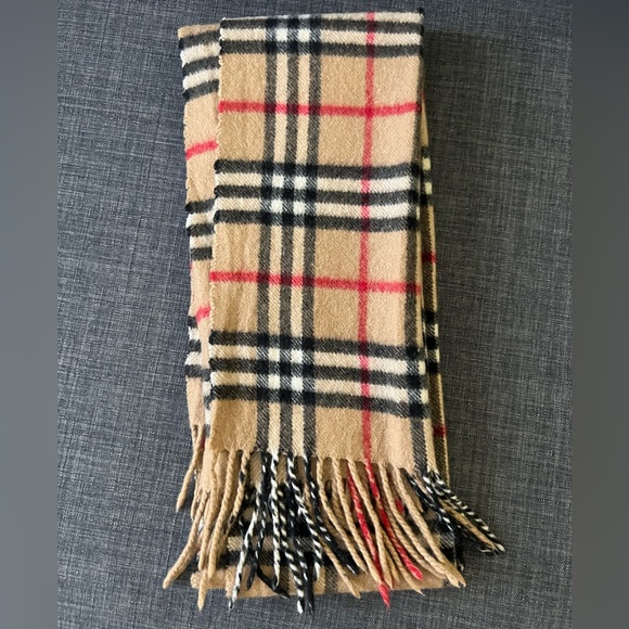 EUC Burberry Signature Pattern Scarf - Picture 2 of 3